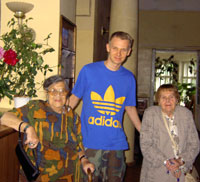 Лидия Либединская и Елена Николаевская с Федей Павловым